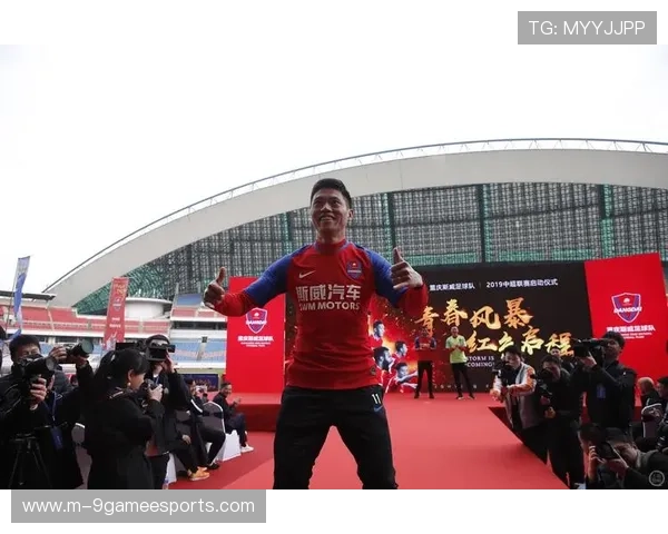 足球球星退役后都从事哪些工作他们的职业转型和生活新篇章